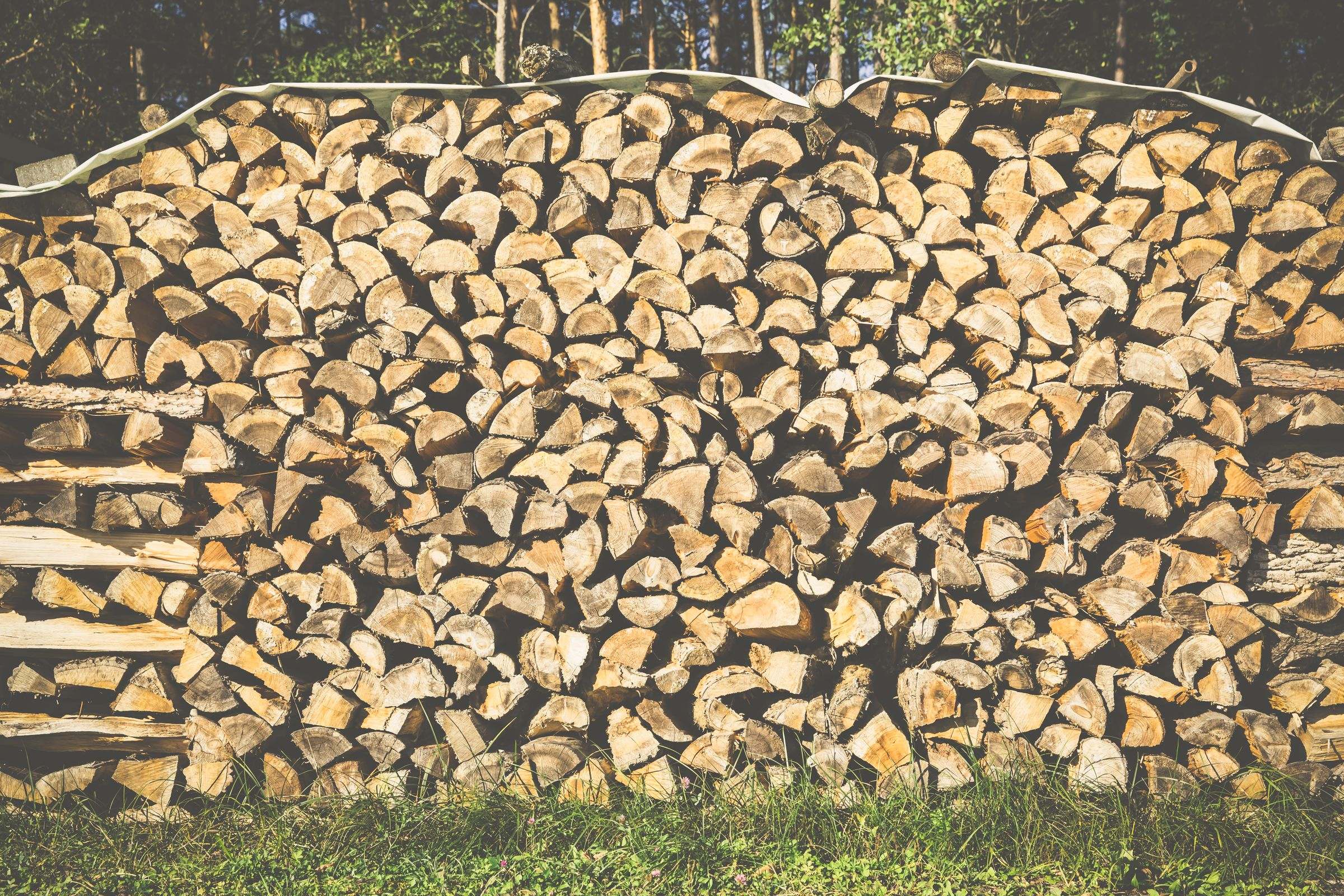 Stère, mètre cube apparent ou palette : comparer le vrai prix du bois de chauffage